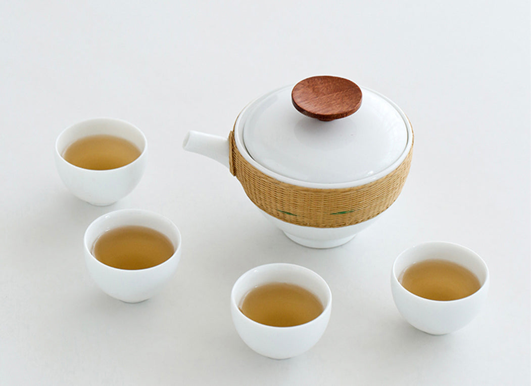 Jingdezhen porcelain teapot with four porcelain cups serving tea