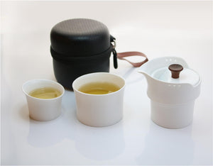 Open image in slideshow, Travel set Jingdezhen white porcelain compact set with two cups and travel case
